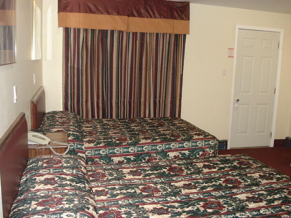 Lincoln Motel Sturgeon Falls Exterior photo