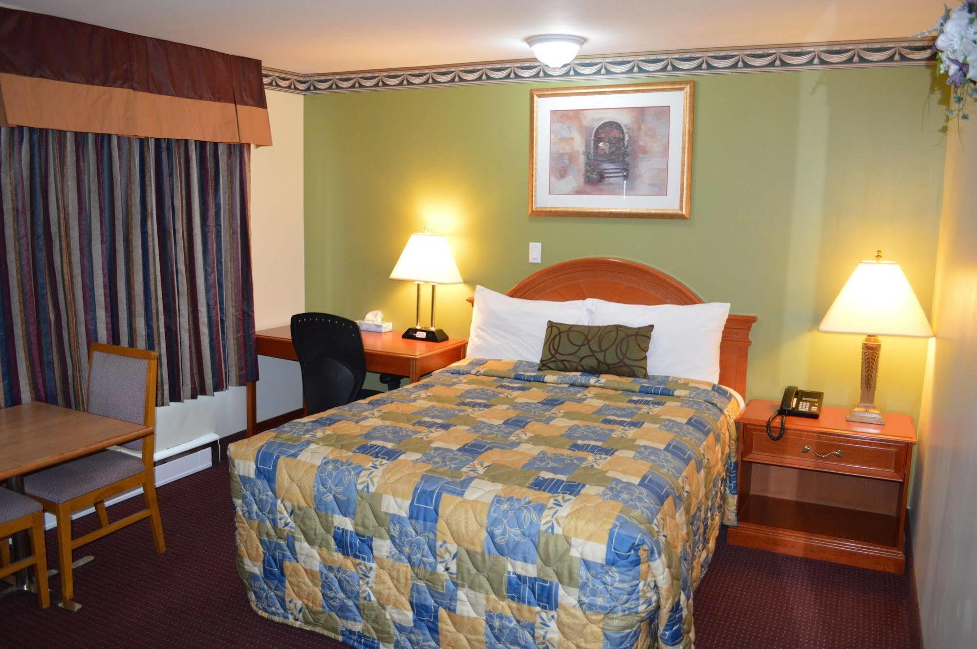 Lincoln Motel Sturgeon Falls Exterior photo